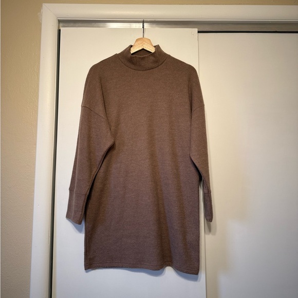 Abercrombie & Fitch Women's Turtleneck Sweater - Rich Brown - Picture 1 of 7